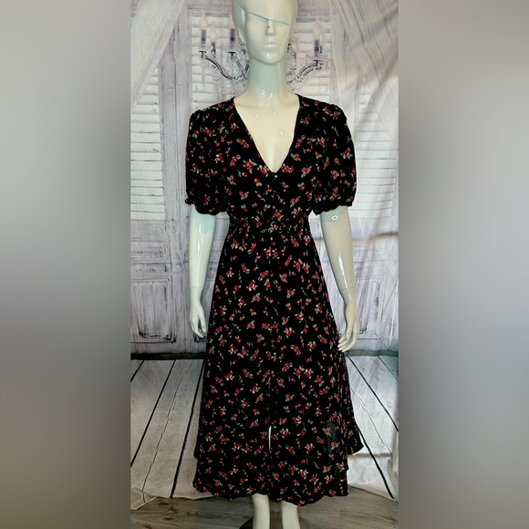 Dresses & Skirts - What do you want dress in black floral.